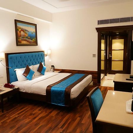 Hotel Park Grand Чандигарх Экстерьер фото