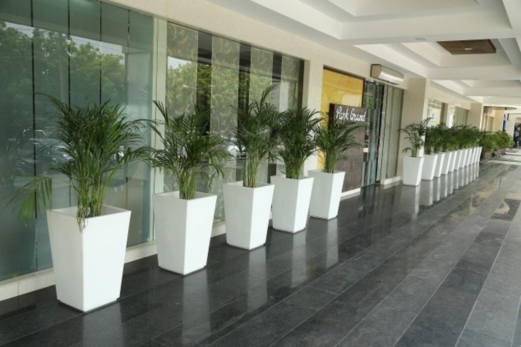 Hotel Park Grand Чандигарх Экстерьер фото