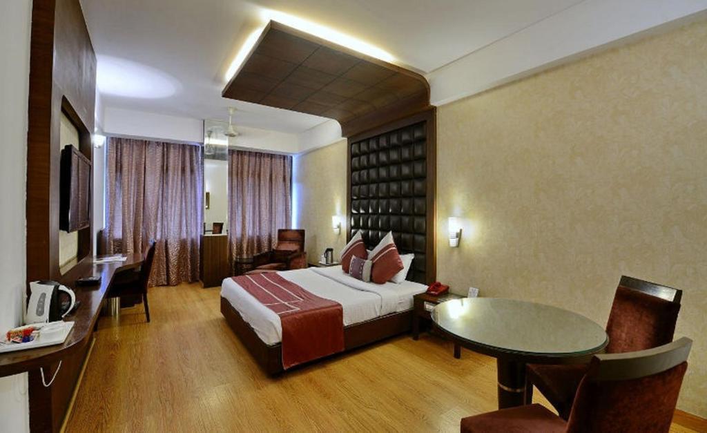 Hotel Park Grand Чандигарх Экстерьер фото