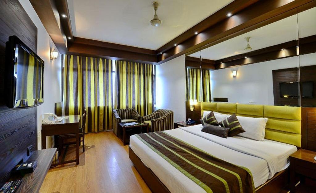 Hotel Park Grand Чандигарх Экстерьер фото