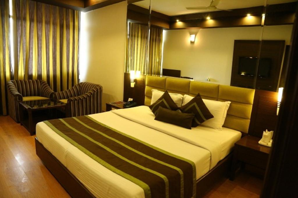 Hotel Park Grand Чандигарх Экстерьер фото