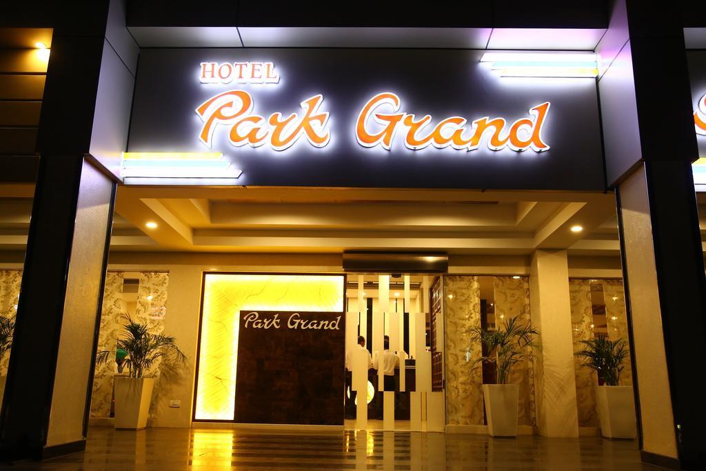 Hotel Park Grand Чандигарх Экстерьер фото