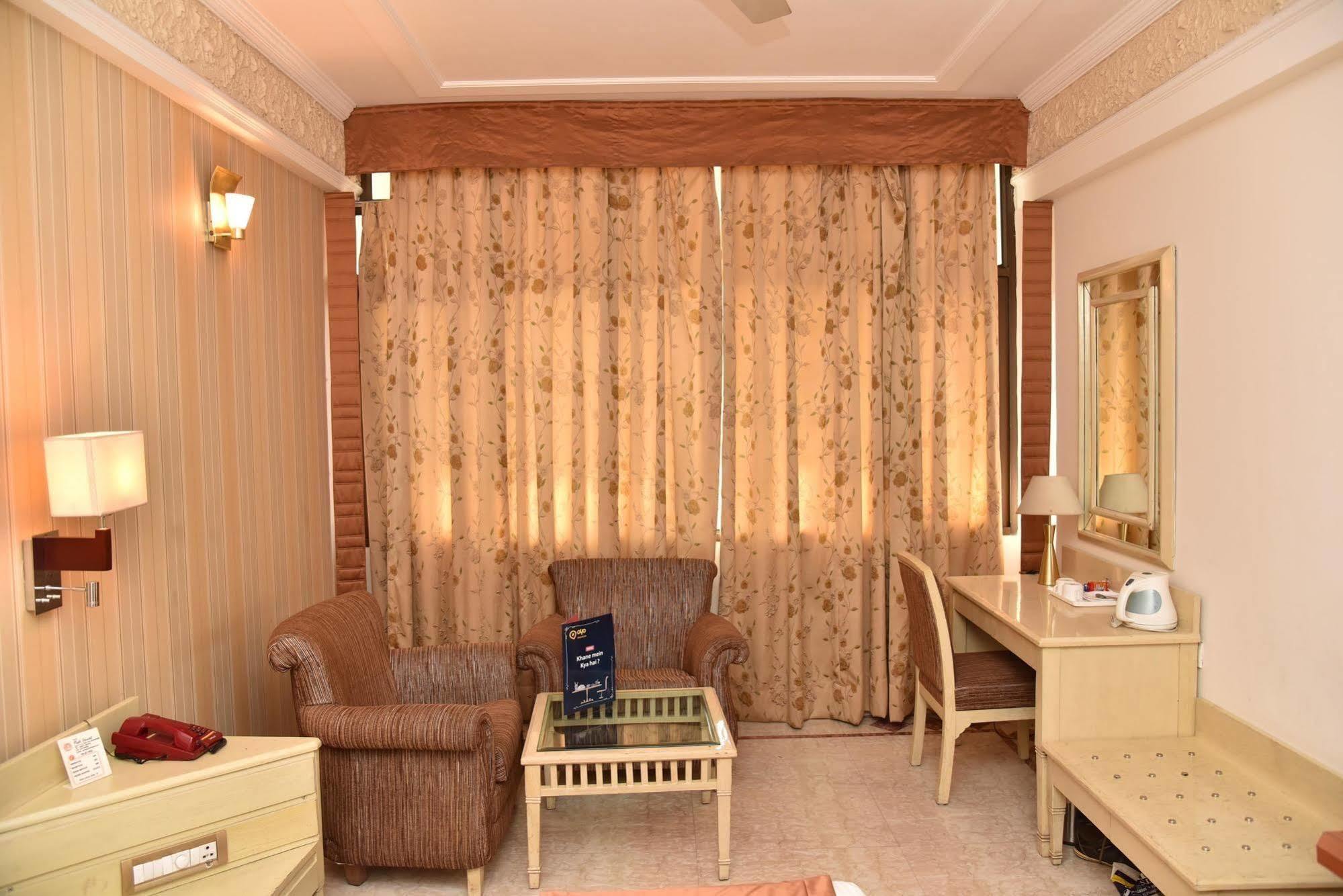 Hotel Park Grand Чандигарх Экстерьер фото