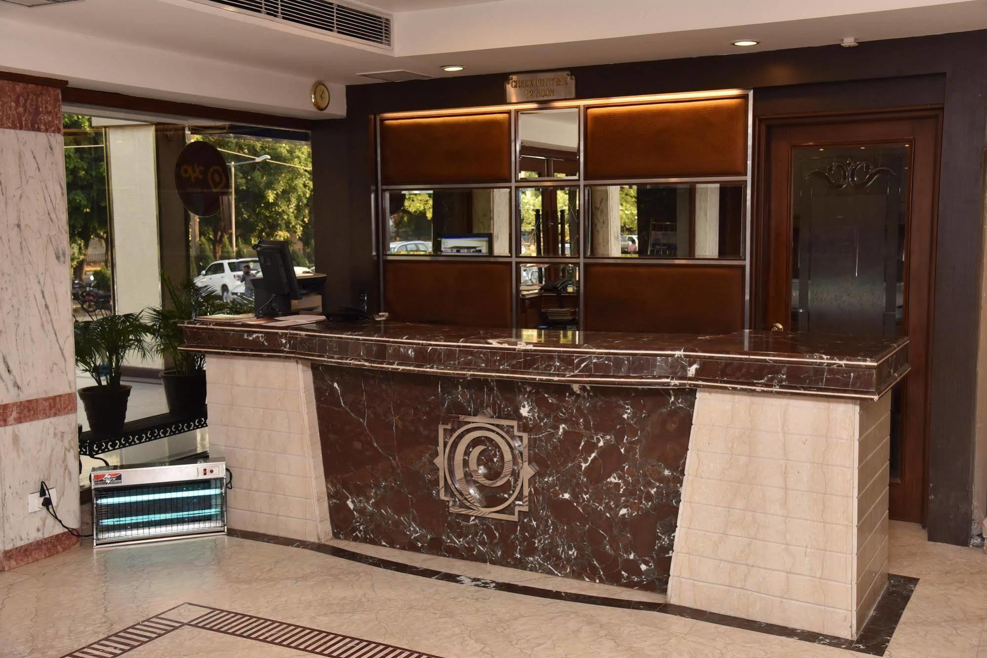 Hotel Park Grand Чандигарх Экстерьер фото