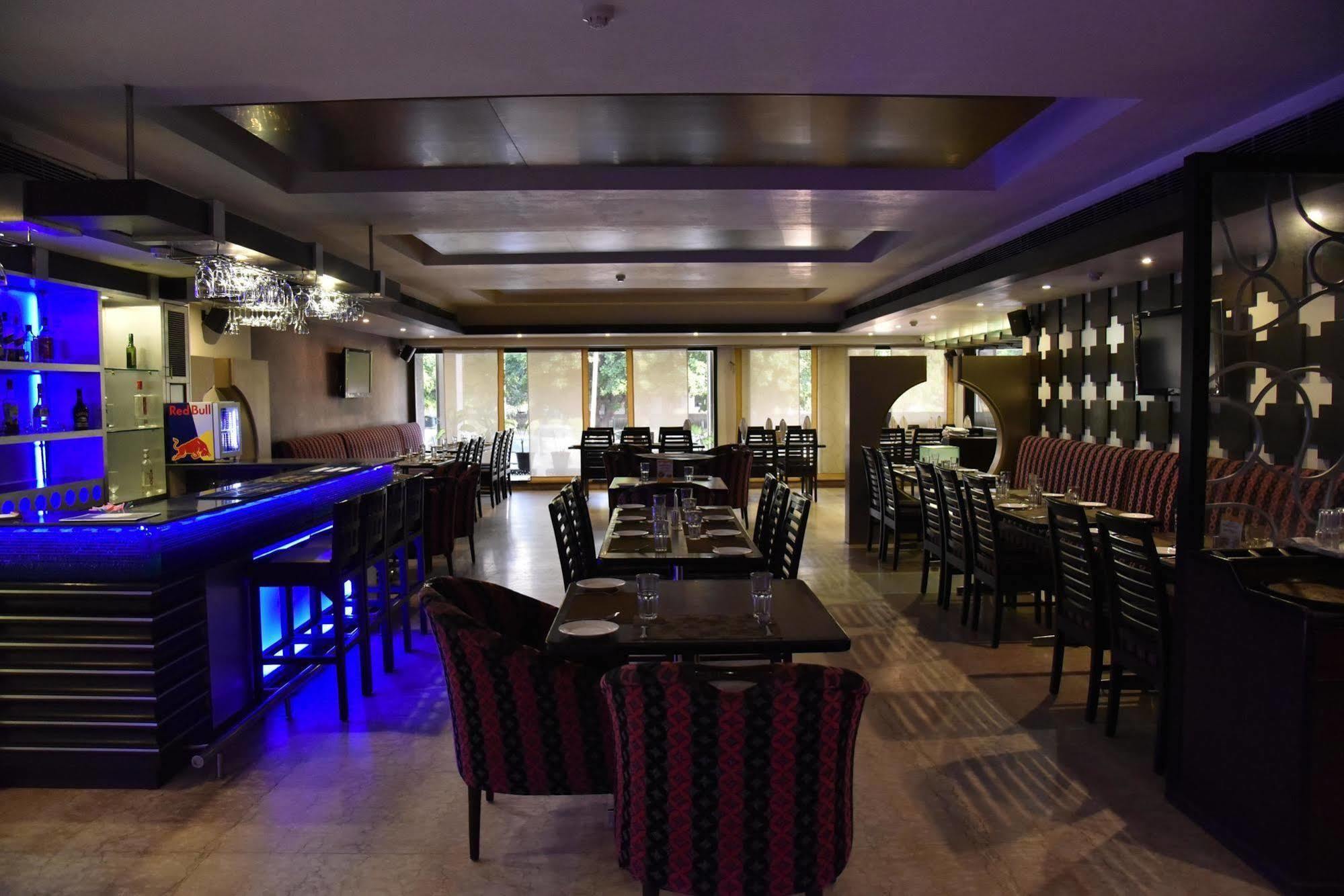 Hotel Park Grand Чандигарх Экстерьер фото