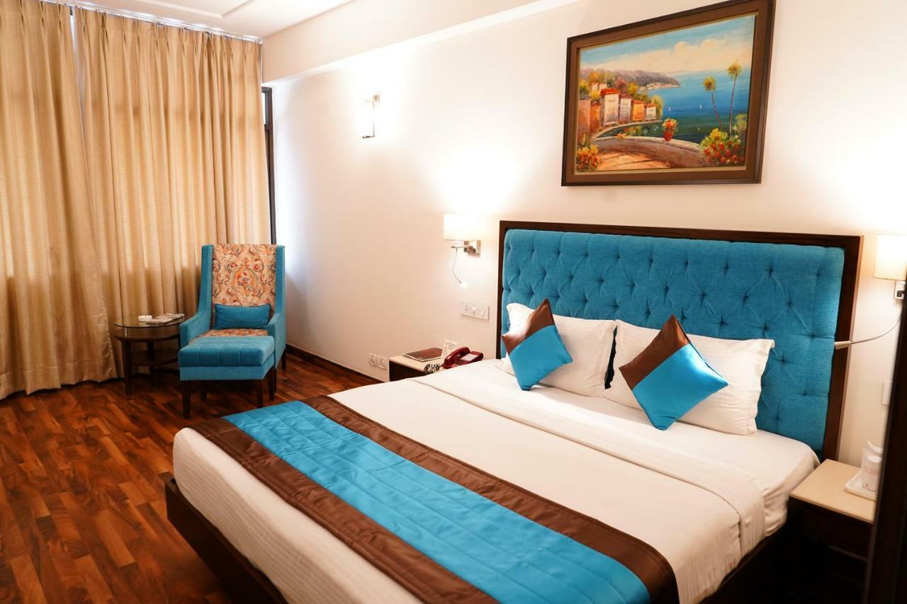 Hotel Park Grand Чандигарх Экстерьер фото